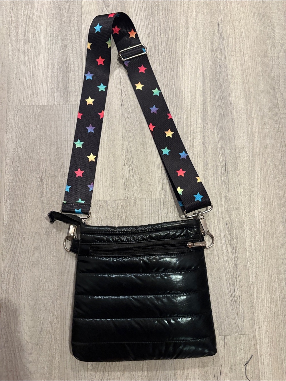 Top Trendz Black Quilted Crossbody Bag with Star Print Strap